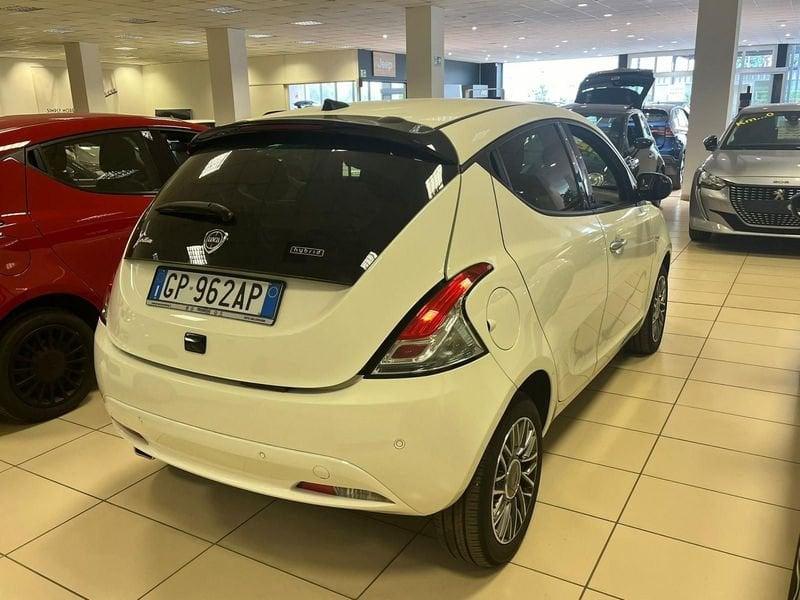 Lancia Ypsilon 1.0 FireFly 5 porte S&S Hybrid Gold Plus