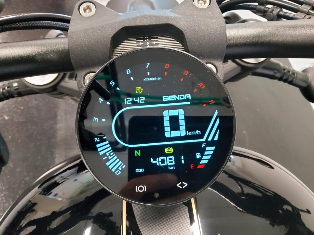 Benda Motorcycles Chinchilla 500 borse laterali incluse