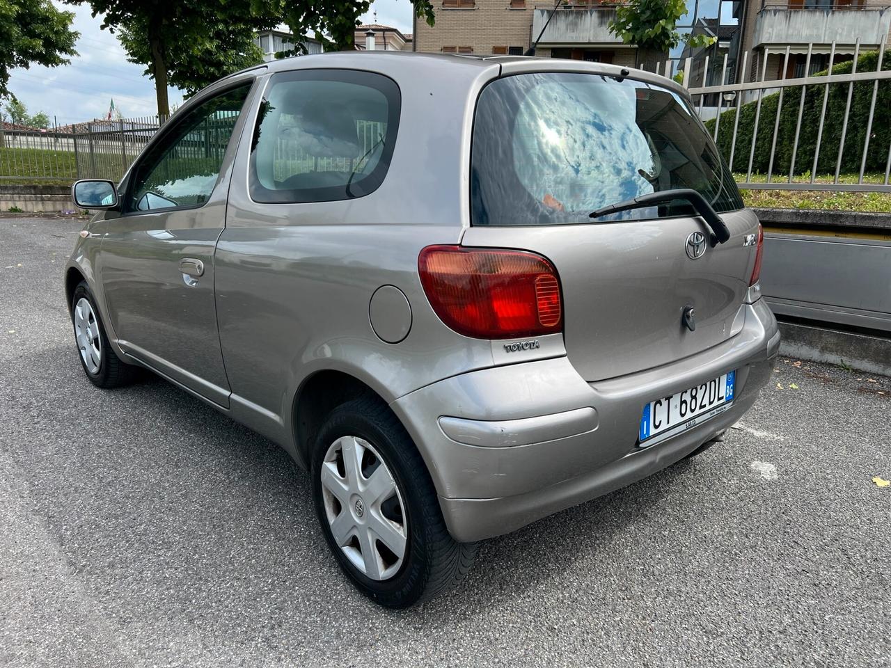 Toyota Yaris 1.0i 16V cat 3 porte Euro 4 adatta a neopatentati