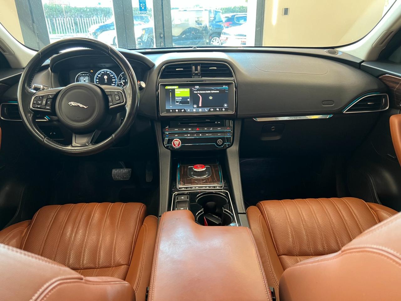 Jaguar F-Pace 2.0 D 180 CV Portfolio