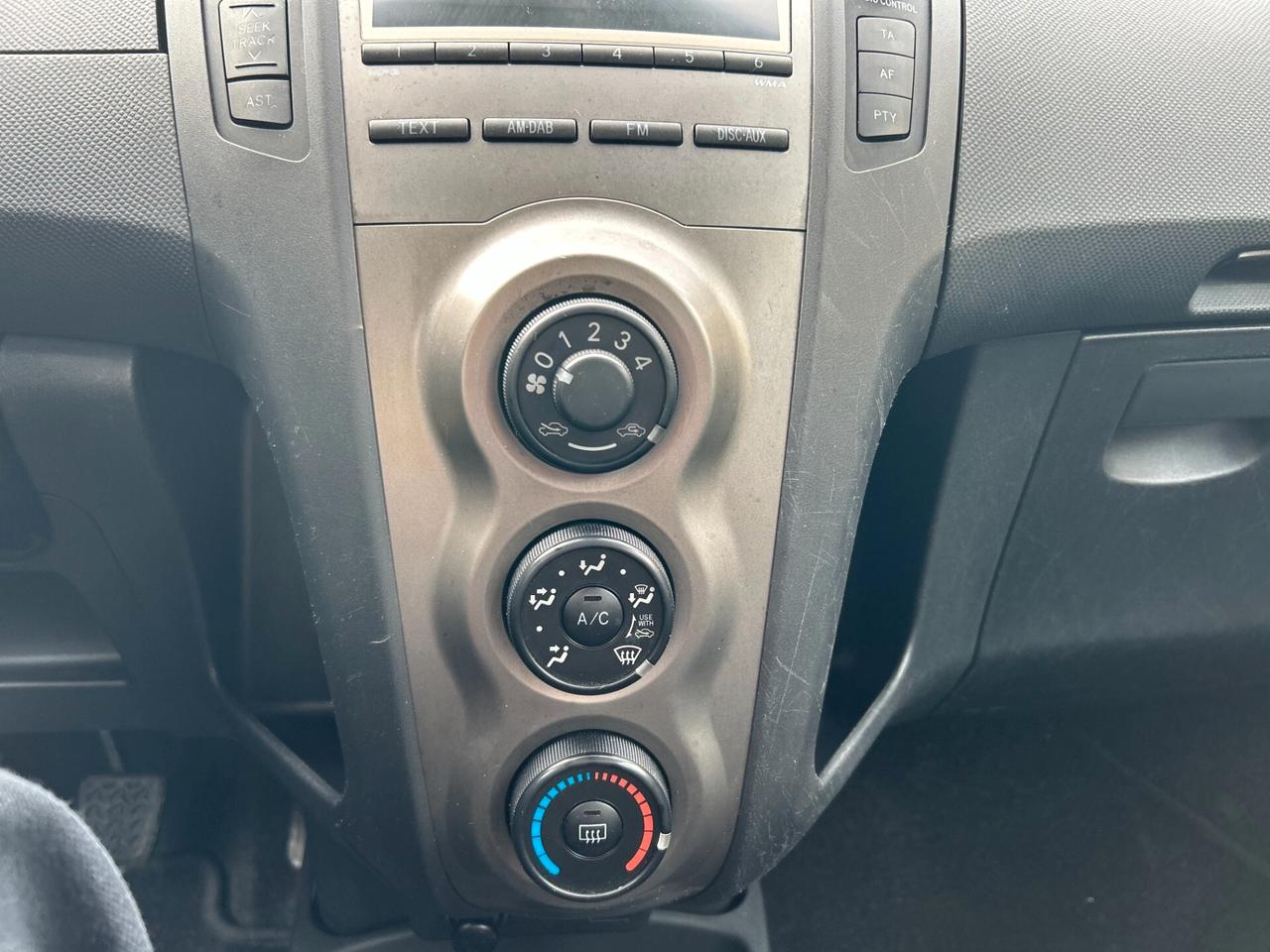 Toyota Yaris 1.0 5 porte Sol