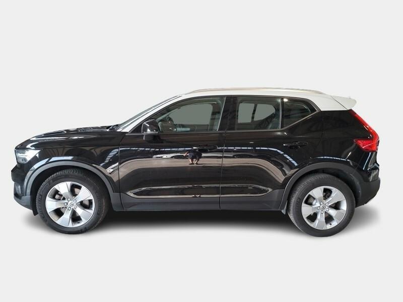 VOLVO XC40 B4 AWD automatico Momentum Pro