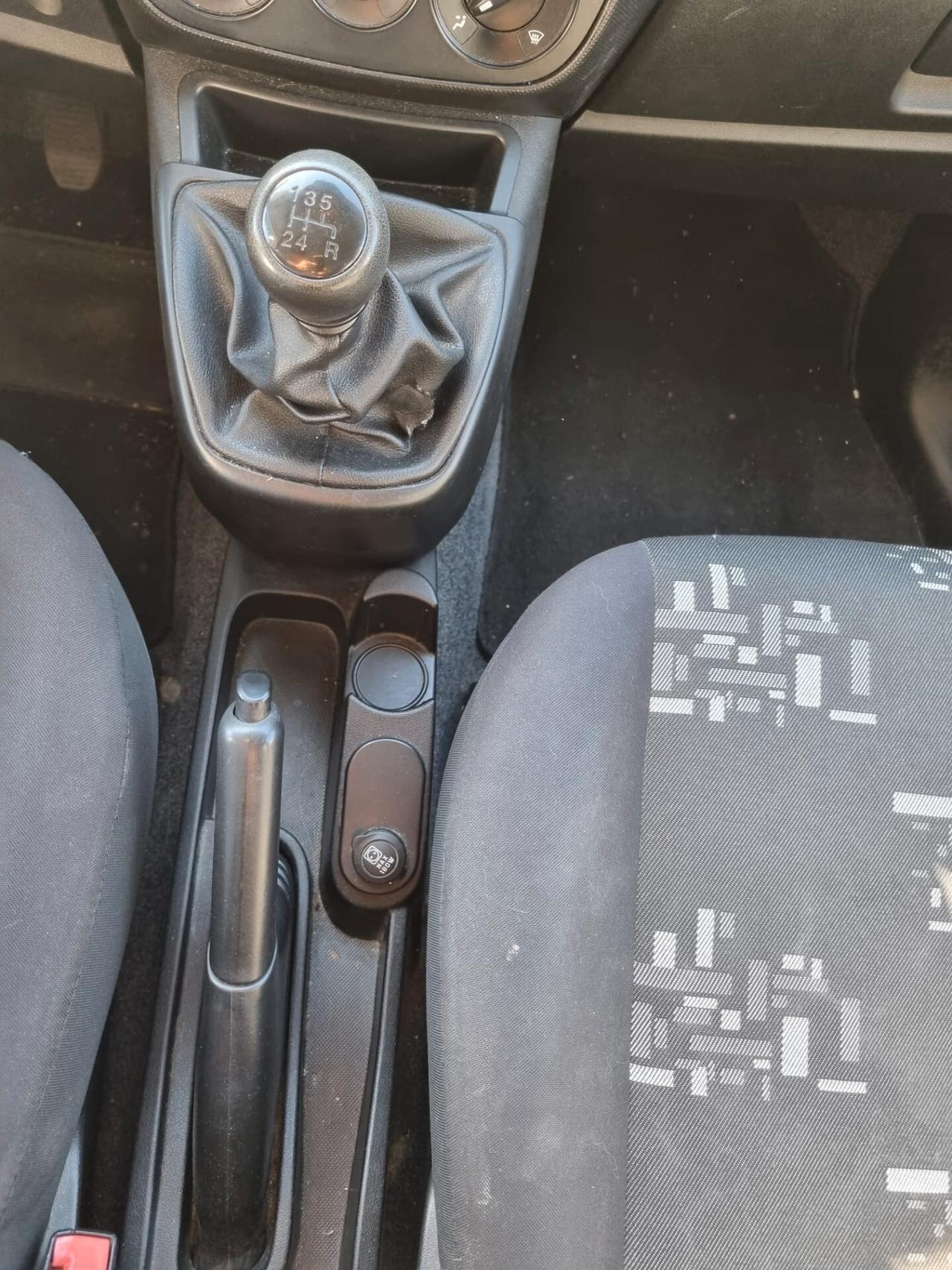 Fiat Qubo 1.4 8v natural power Dynamic 70cv E6