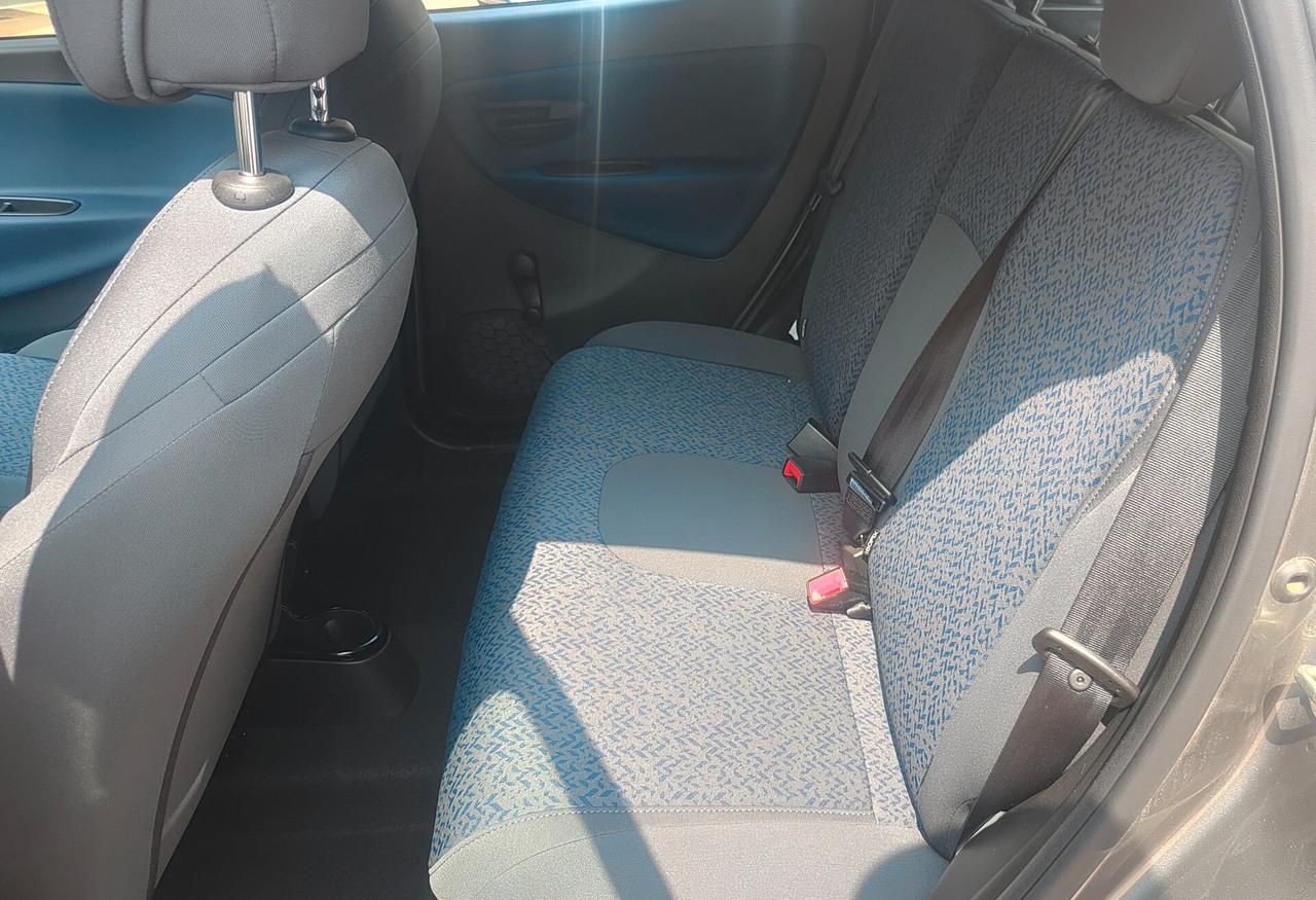 Lancia Ypsilon 1.0 Hybrid Oro