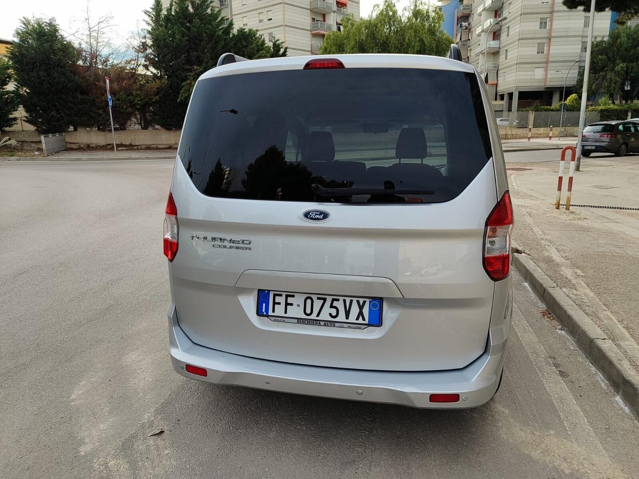 Ford Tourneo Courier 1.5 tdci 75CV VETTURA NUOVO!!