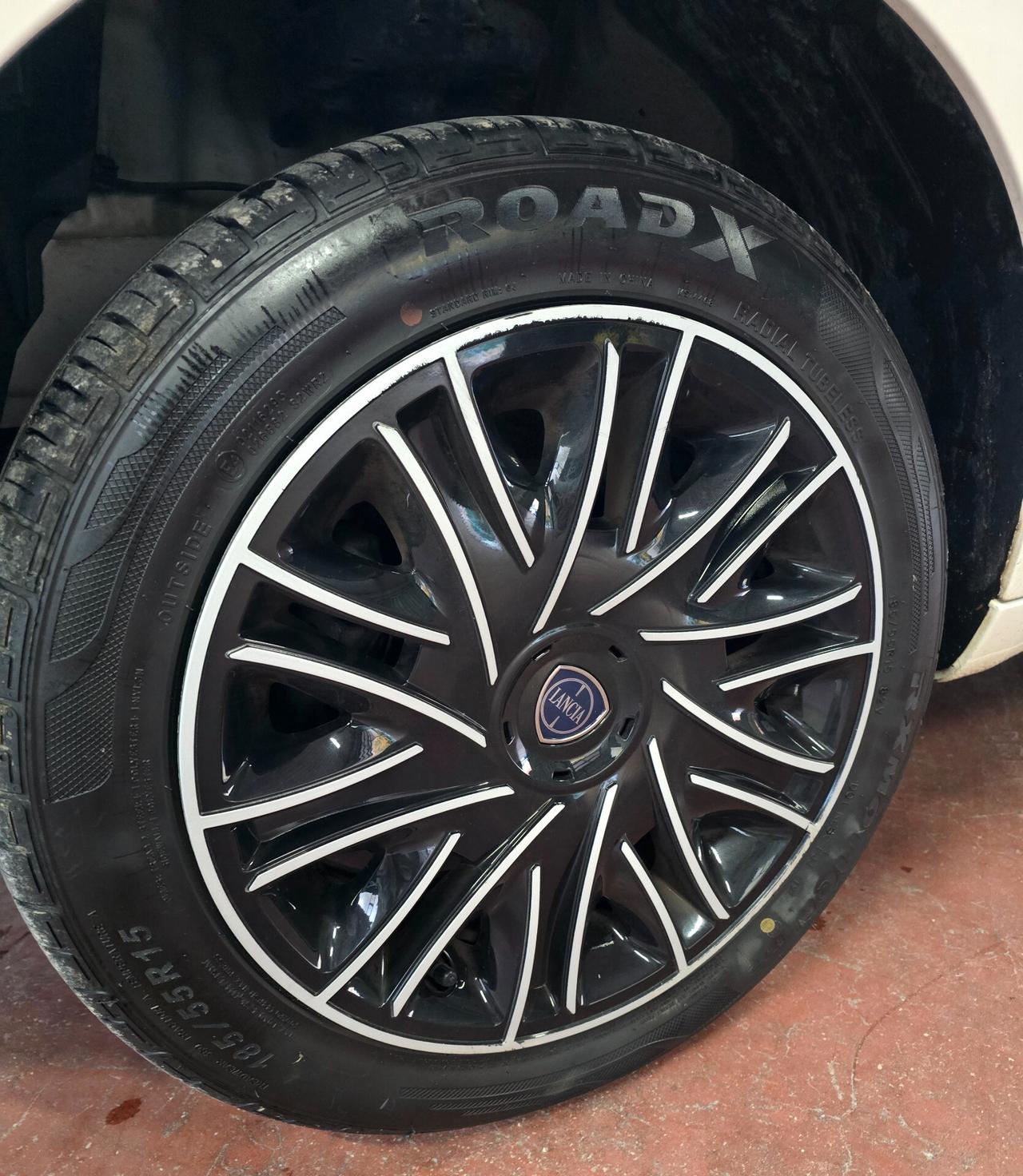 Lancia Ypsilon 1.2 69 CV 5 porte S&S Platinum