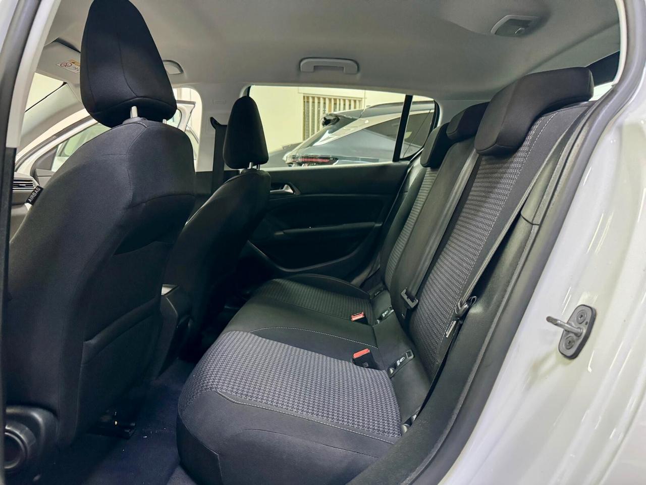Peugeot 308 1.5 BlueHDi 130cv EAT8 Business 2021