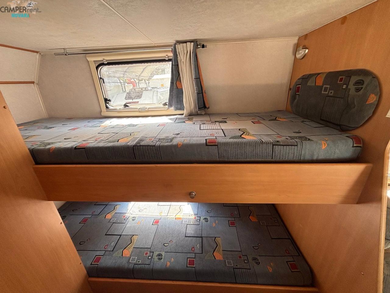 ELNAGH MARLIN 64 - mansardato con letti a castello longitudinali in coda