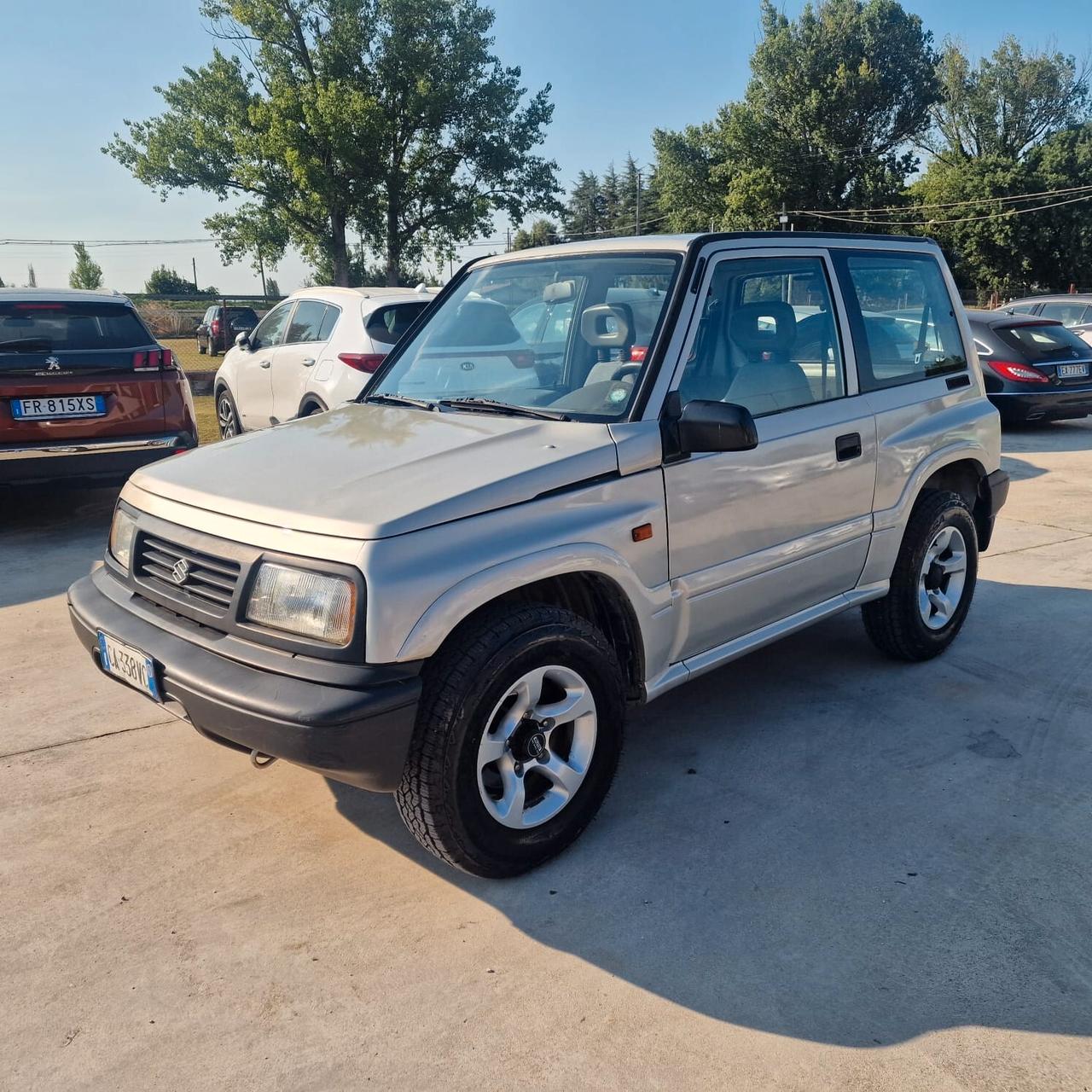 Suzuki Vitara 2.0 HDI 3 porte JLX MOTORE CON 150 MILA KM GANCIO DI TRAINO E CARRELLO