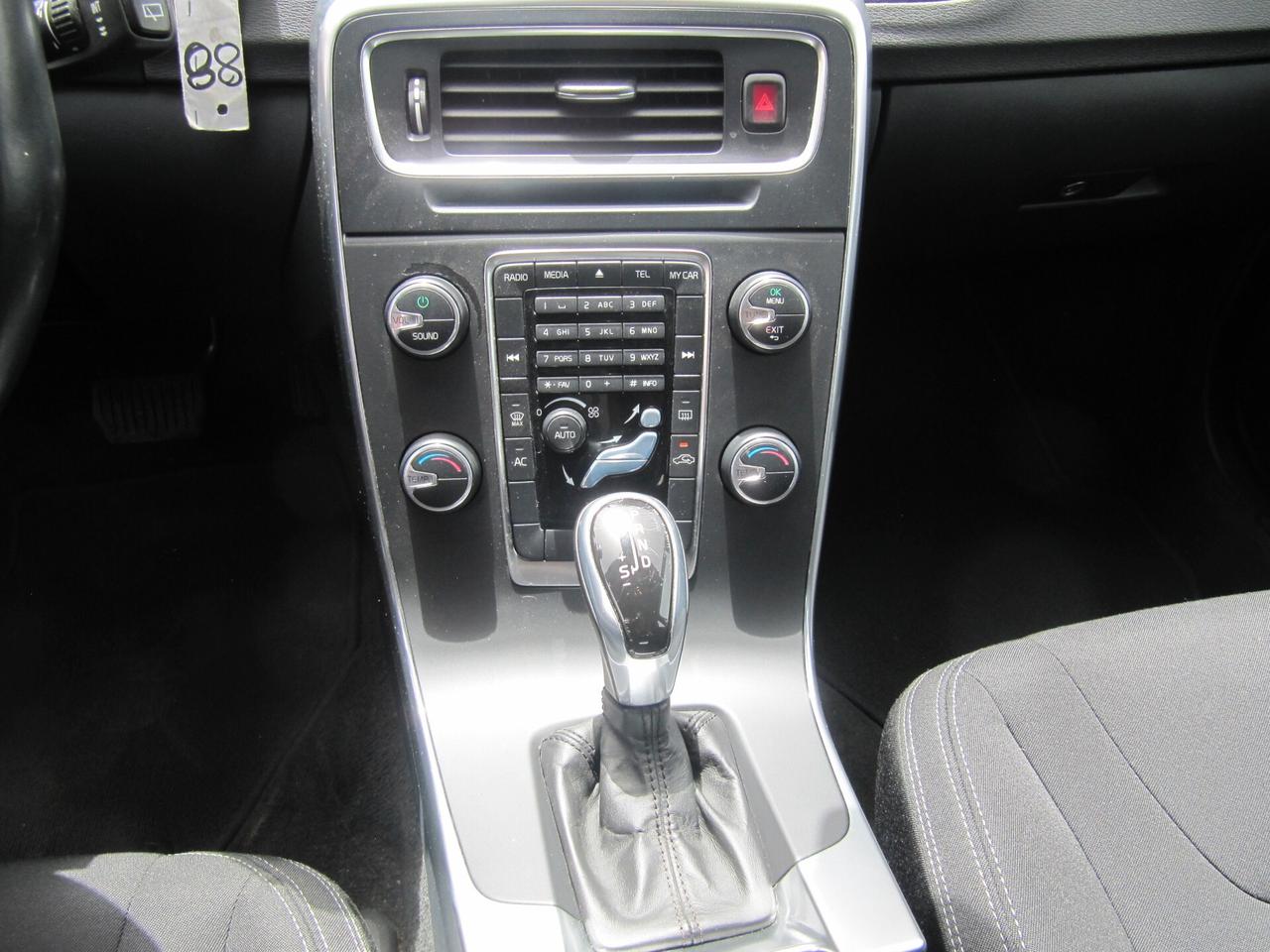 Volvo V60 D4 R-design Kinetic - AUTOMATICO