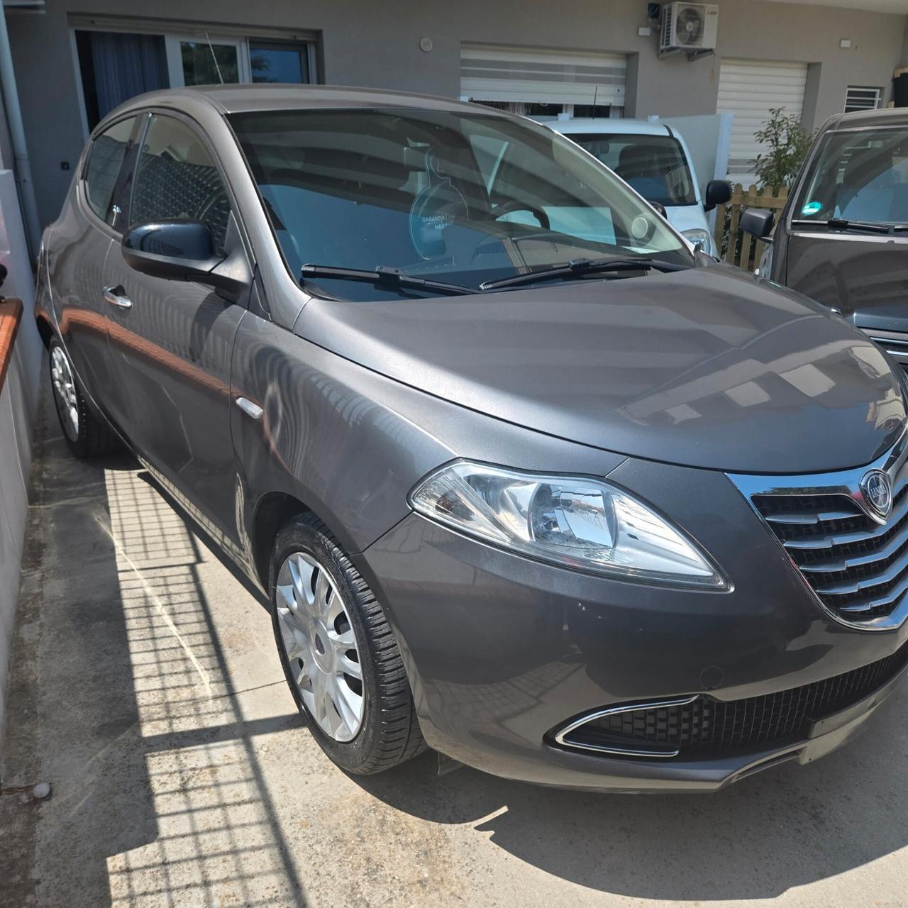Lancia Ypsilon 1.2 69 CV 5 porte S&S Silver