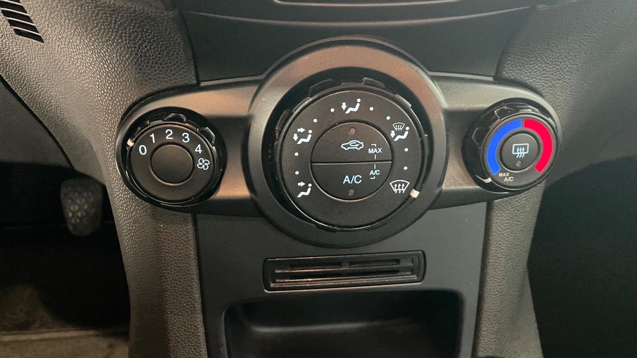 Ford Fiesta 1.5 TDCi 75CV 5 porte Business