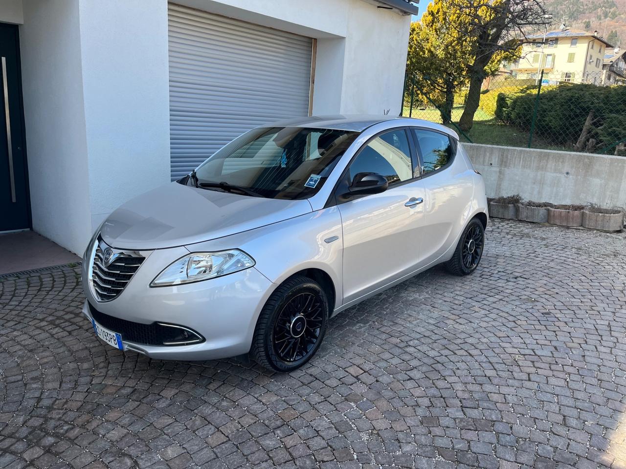 Lancia Ypsilon 0.9 TwinAir 85 CV 5 porte S&S Gold