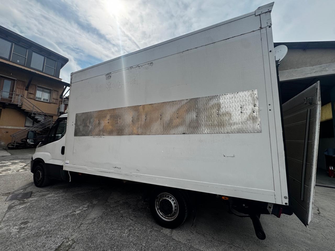Iveco Daily , 2.3 diesel, 2028