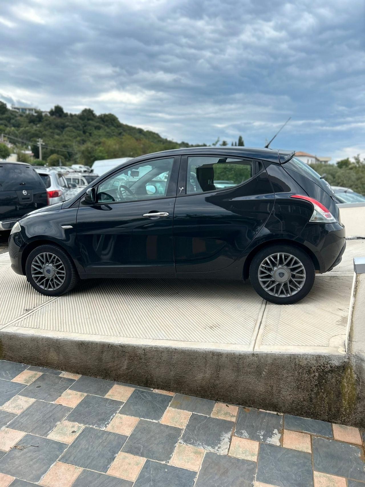 Lancia Ypsilon 1.3 MJT 16V 95 CV 5 porte