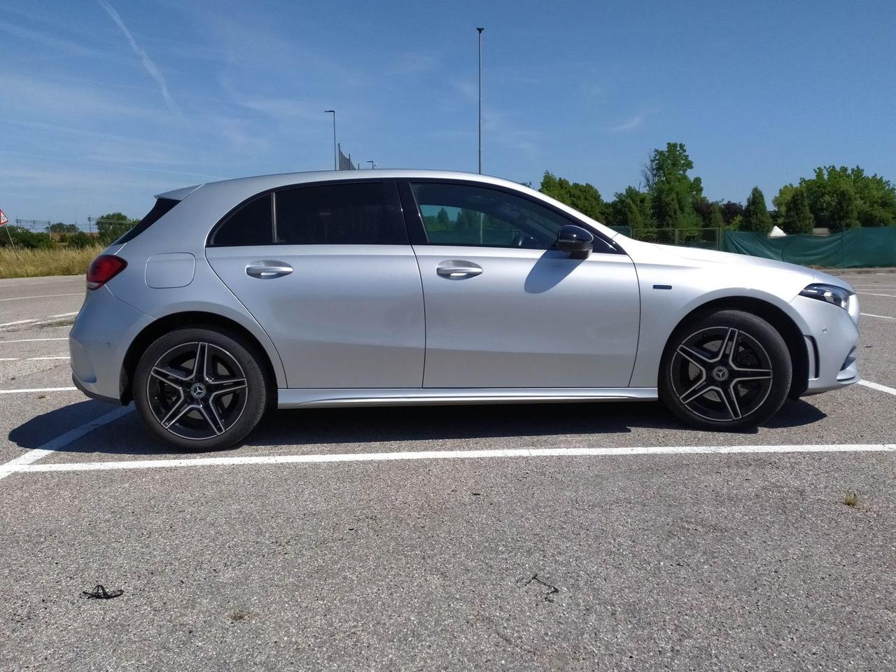 Mercedes-Benz EQA Premium A 250 E PHEV