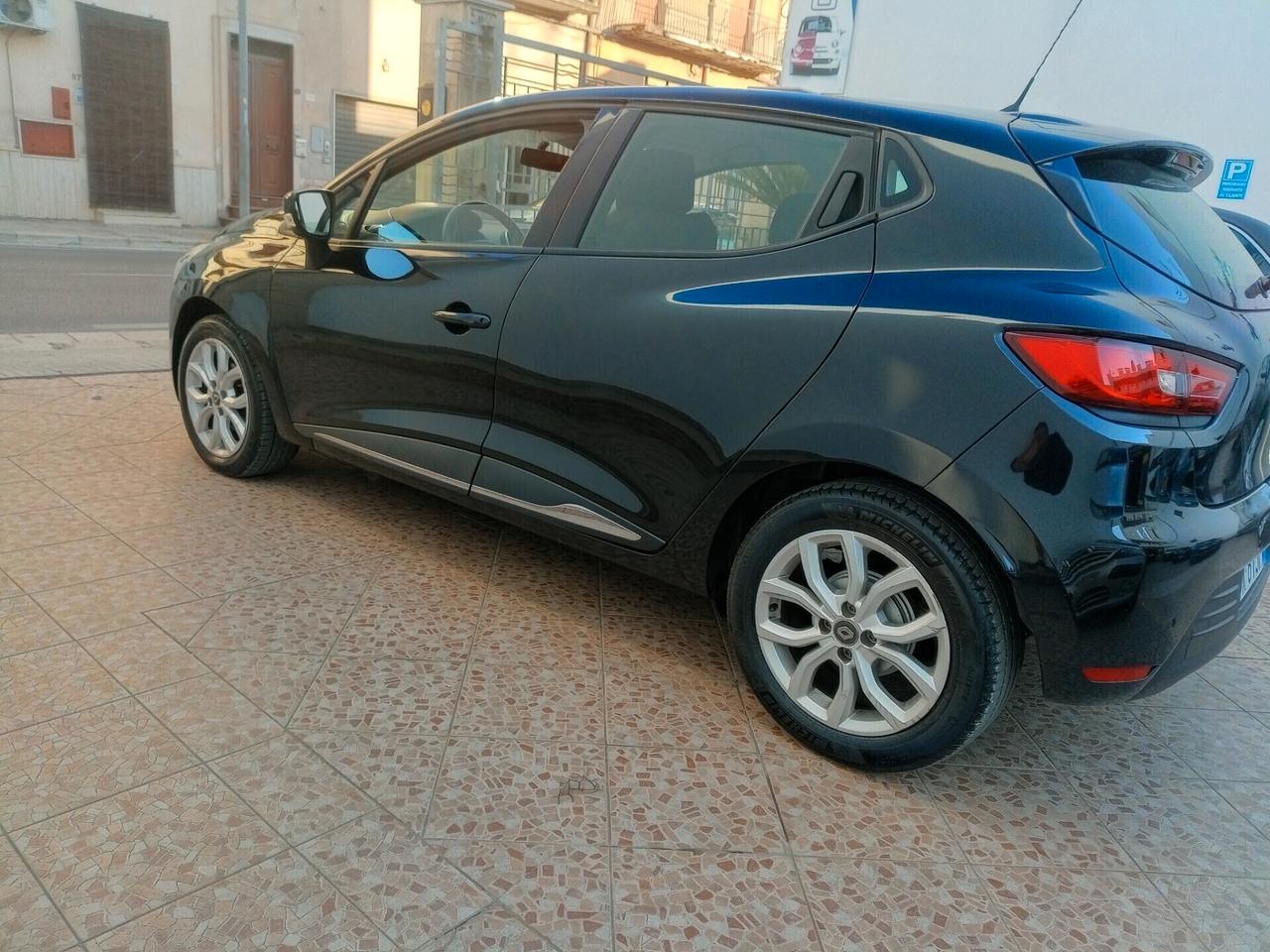 Renault Clio TCe 12V 90 CV GPL 5 porte Moschino Intens