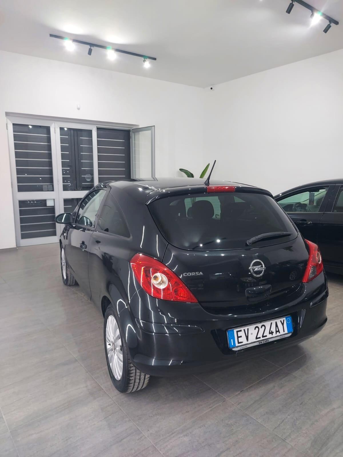 Opel Corsa 1.2 85CV 3 porte GPL-TECH Edition