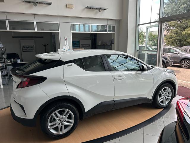 TOYOTA C-HR 1.8 Hybrid E-CVT Business