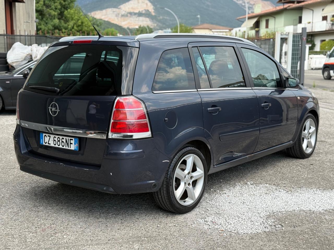 Opel Zafira 1.8 16V VVT Cosmo