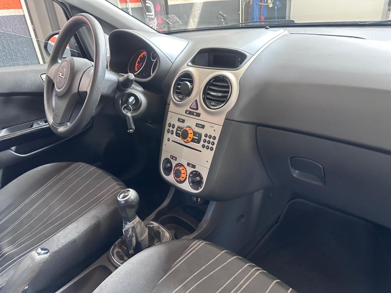 Opel Corsa 1.2i 16V cat 5 porte Club