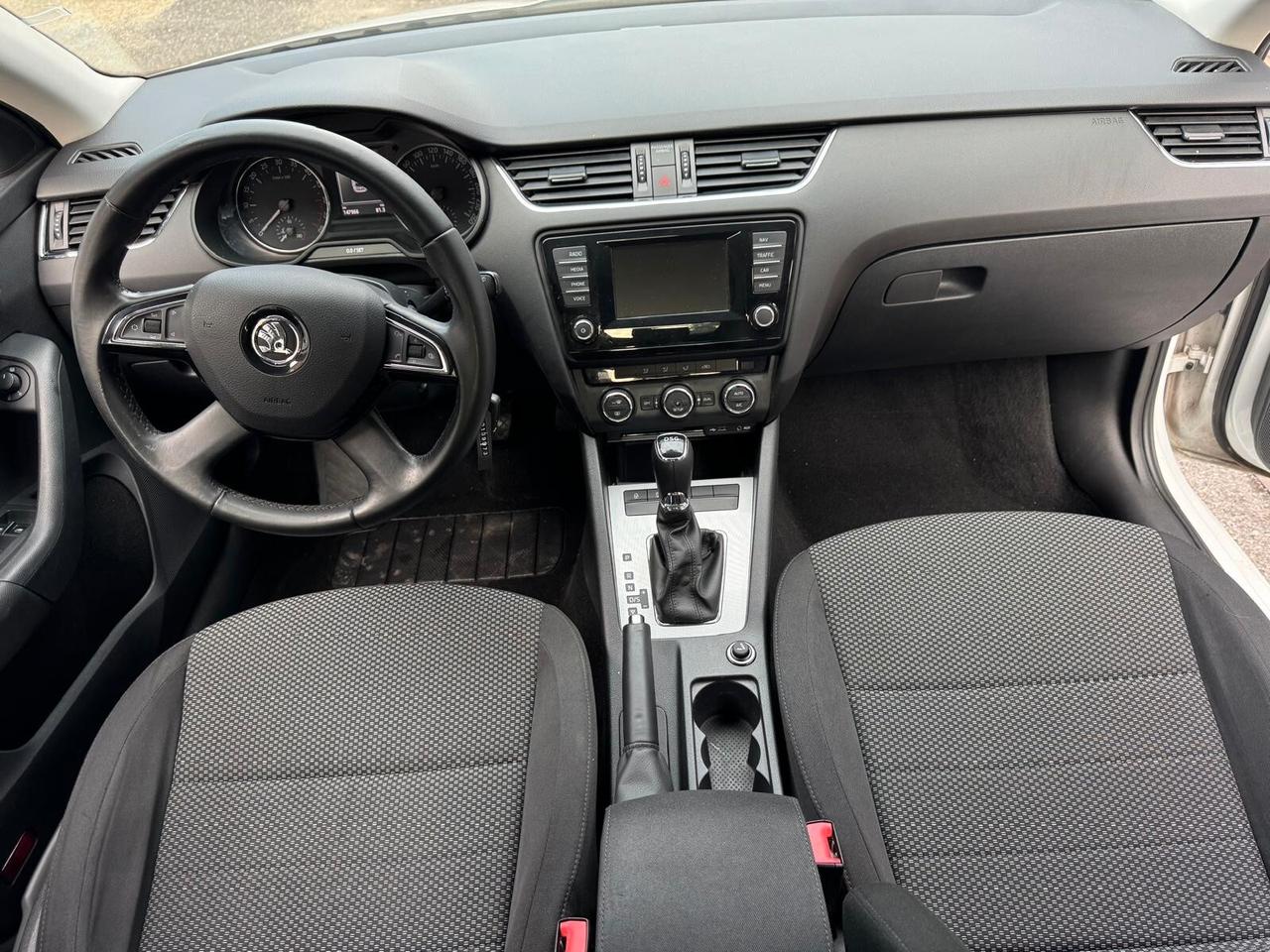 Skoda Octavia 1.6 TDI CR 105 CV DSG Elegance*EURO5B*NAVI