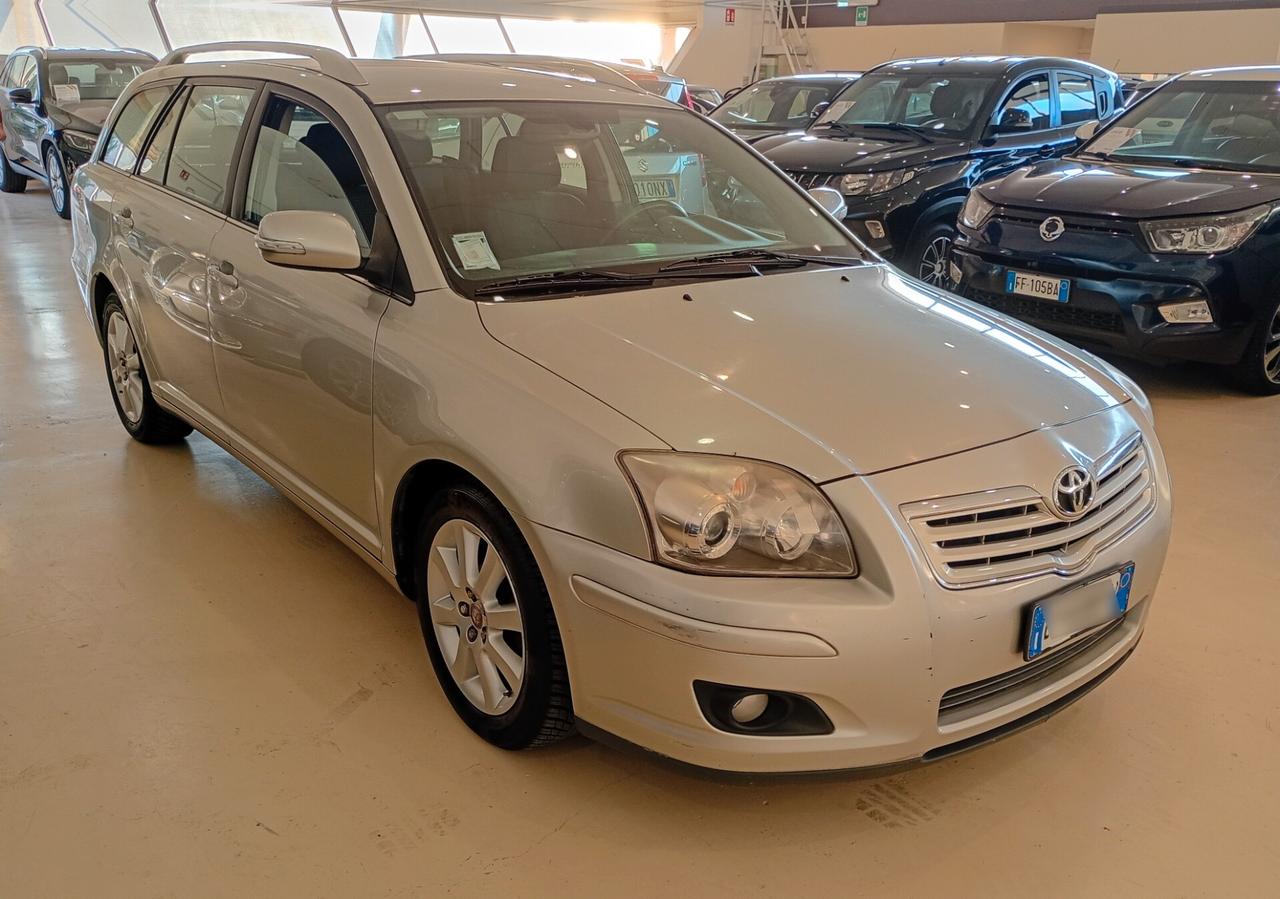 Toyota Avensis 2.0 D-4D 16V Station Wagon