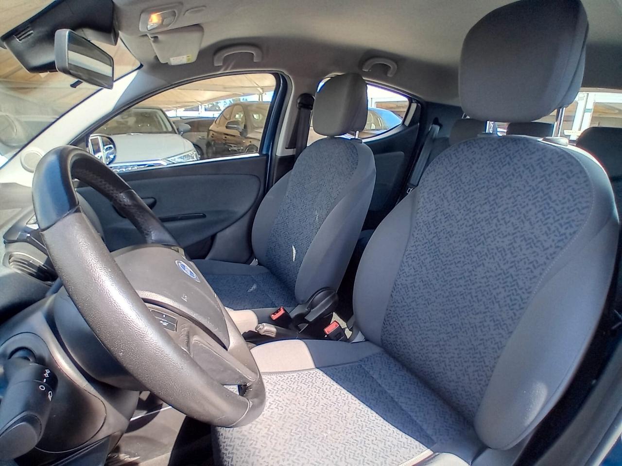 Lancia Ypsilon 1.0 FireFly 5 porte S&S Hybrid Ecochic Silver