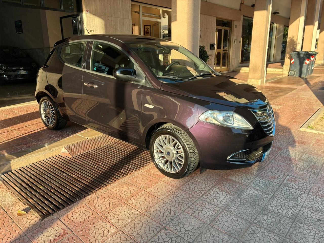 Lancia Ypsilon 1.3MJT 95CV 5p garantita-13