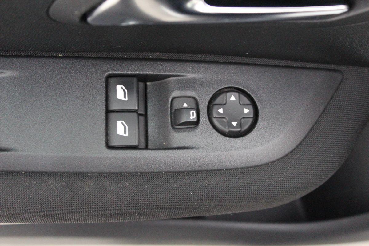 PEUGEOT - 208 - BlueHDi 100 S&S 5p. Active