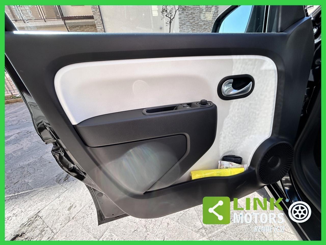 Renault Twingo SCe 65 CV Urban Night 06/2023