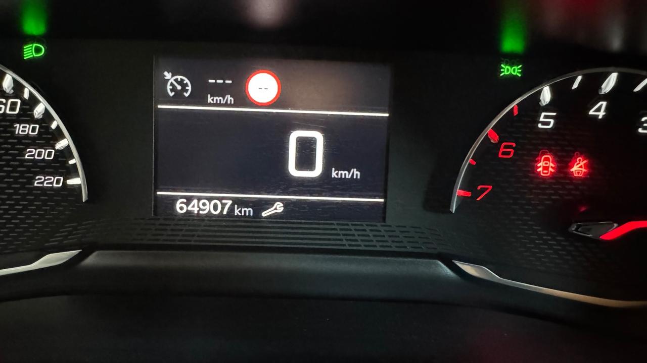 Peugeot 208 PureTech 75 Allure-64.000 km