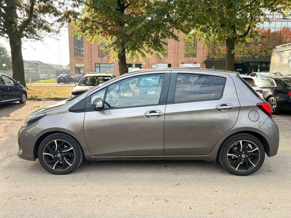 Toyota Yaris 1.5h Trend Red Edition 5p