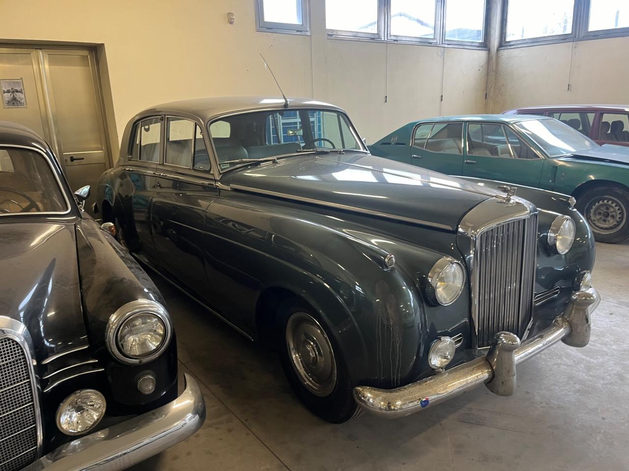 Bentley S1 Guida a SX