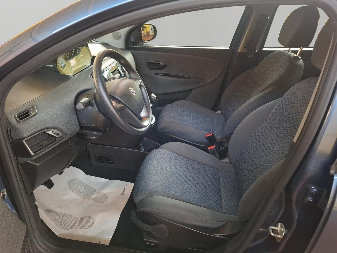 Lancia Ypsilon 1.0 FireFly 5 porte S&S Hybrid Ecochic Silver