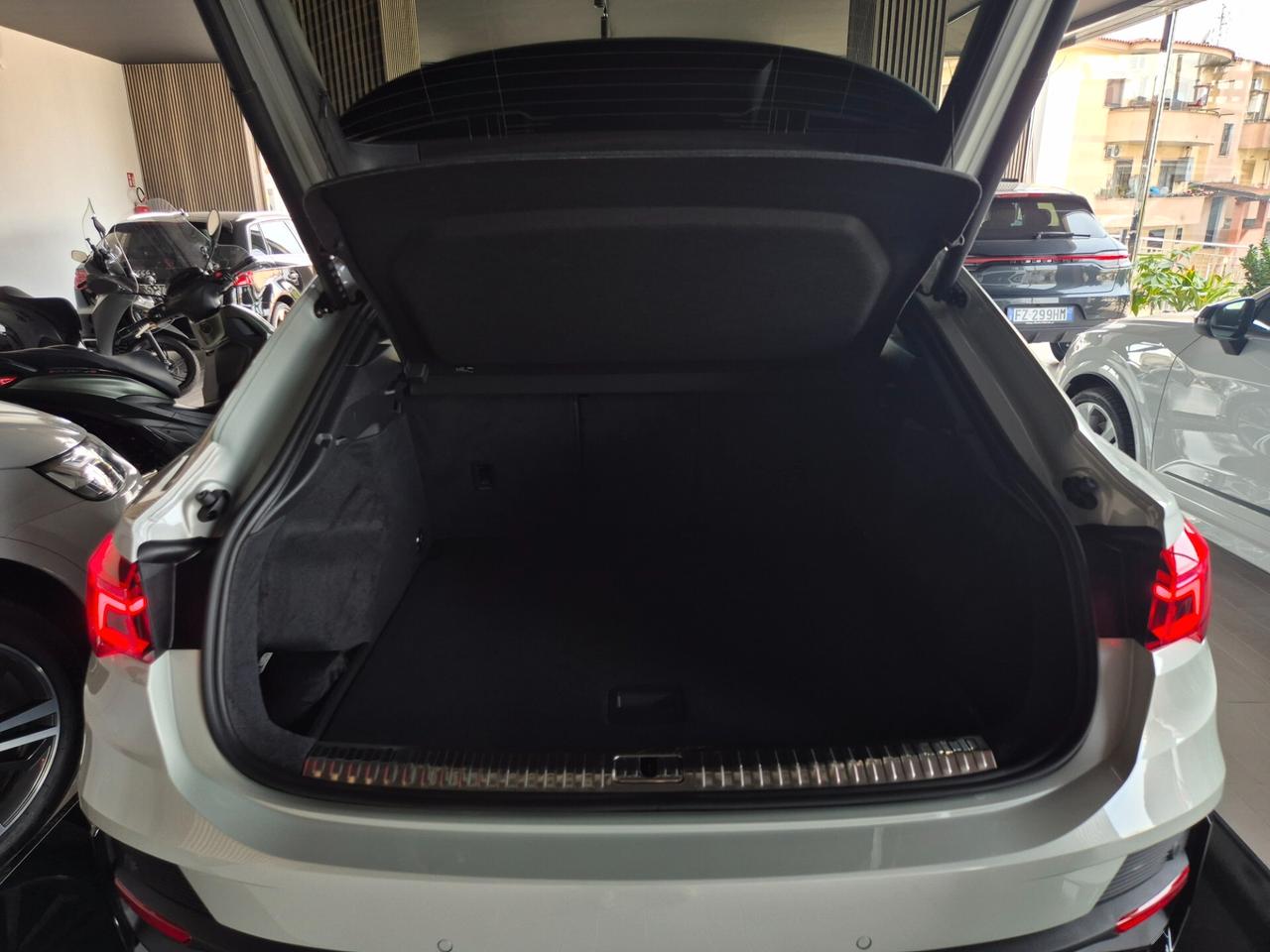 Audi Q3 SPB 35 TDI S tronic Identity Black