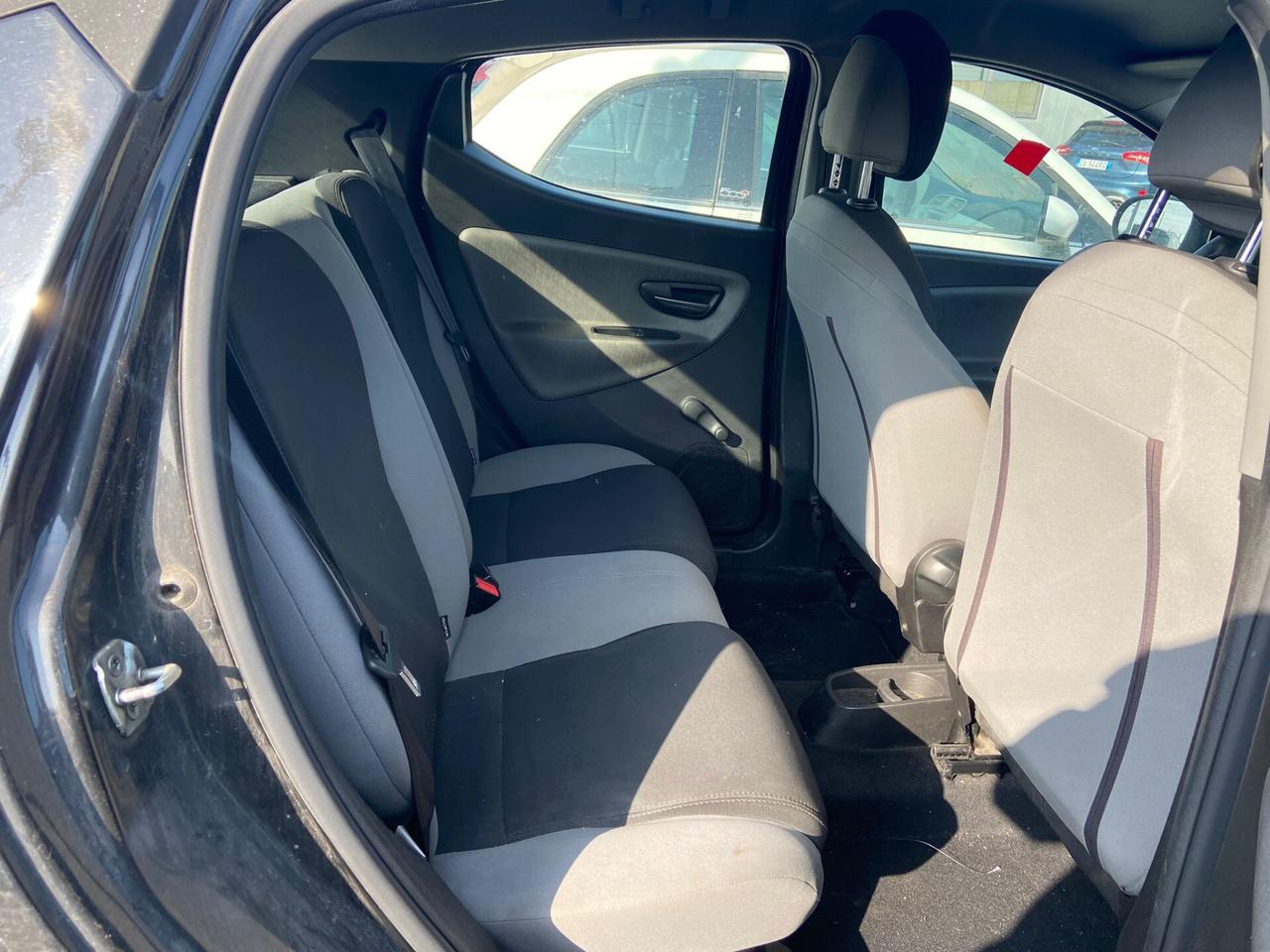 Lancia Ypsilon 0.9 TwinAir 85 CV 5 porte Metano Ecochic Silver