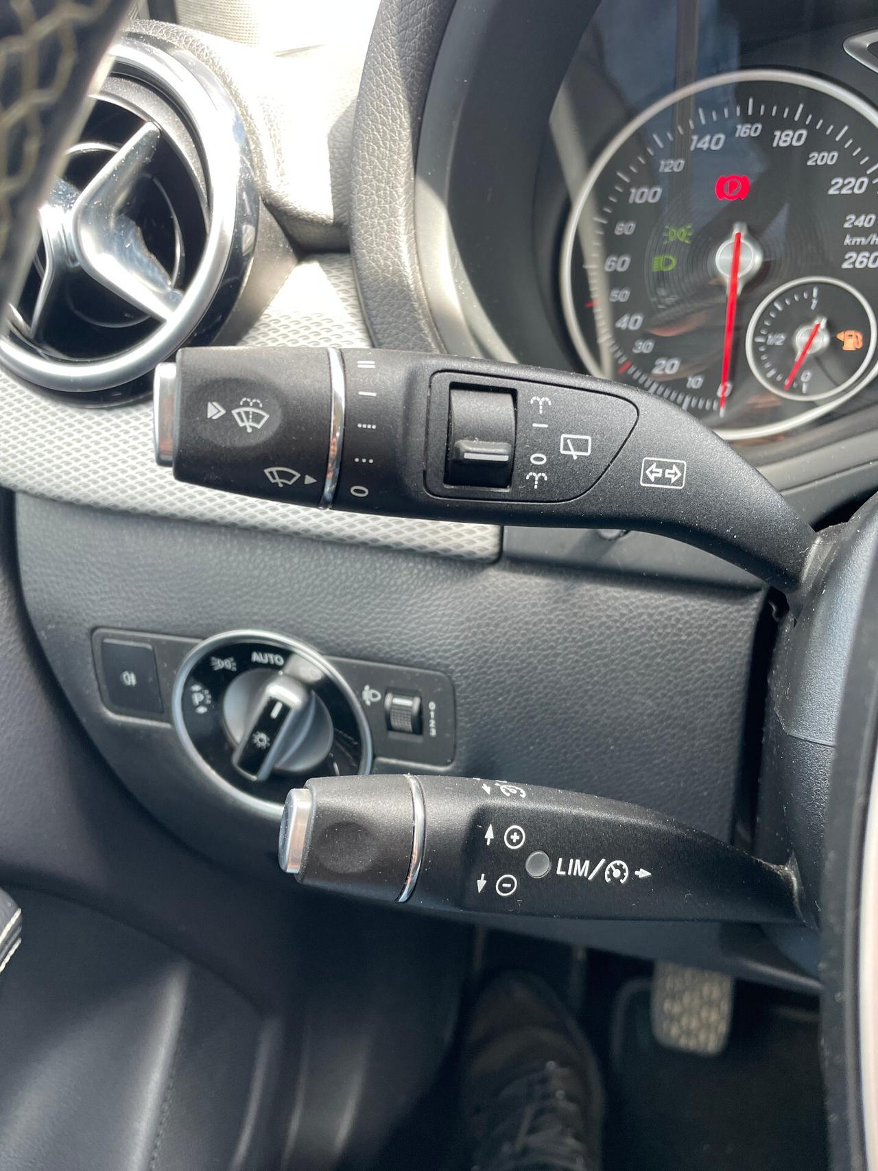 Mercedes-benz B 180 1.5 CDI 110cv Premium-NAVIGATORE-RETROCAMERA