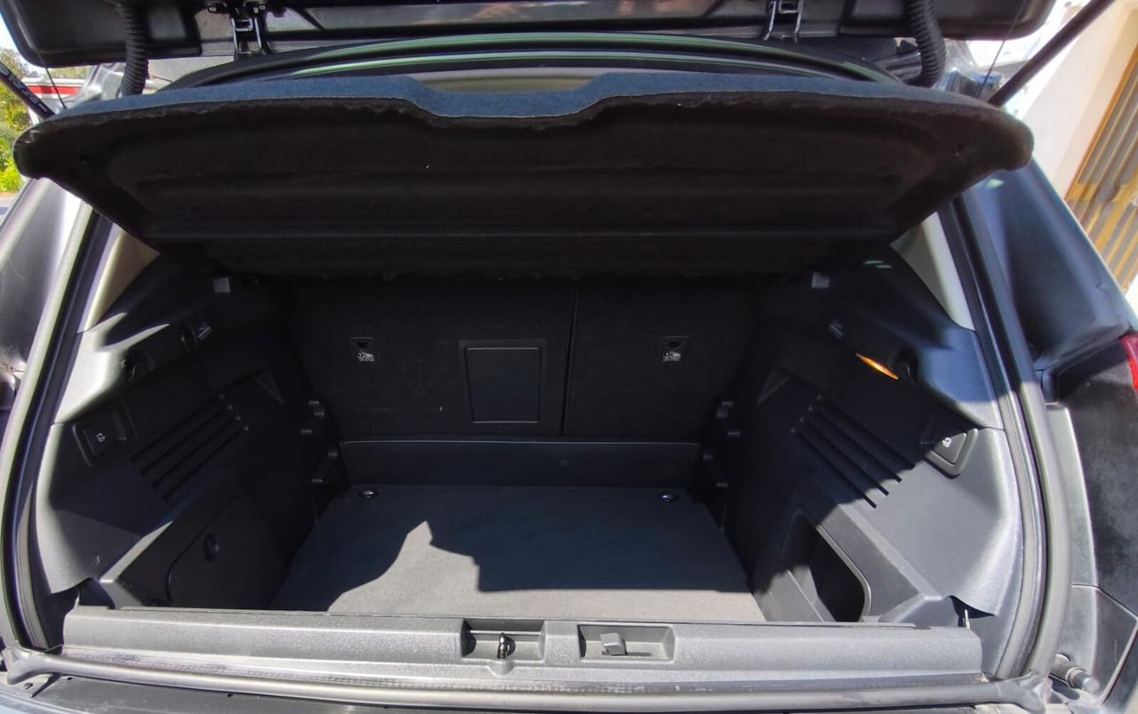 Peugeot 3008 1.6 HDi 110CV cambio robotizzato Tecno