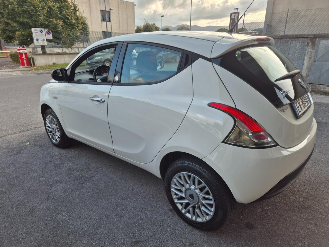 Lancia Ypsilon 0.9 TwinAir 85 CV 5 porte Metano Ecochic Gold