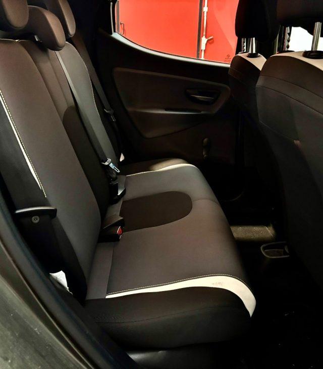 LANCIA Ypsilon 1.2 69 CV 5 porte Platinum ADATTA A NEPATENTATI