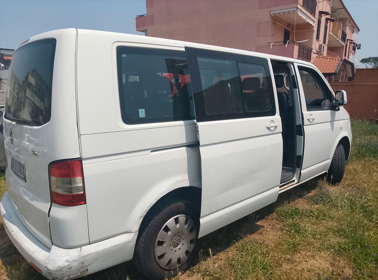 Volkswagen Transporter 2.5 TDI/130CV 9 posti anno 2007