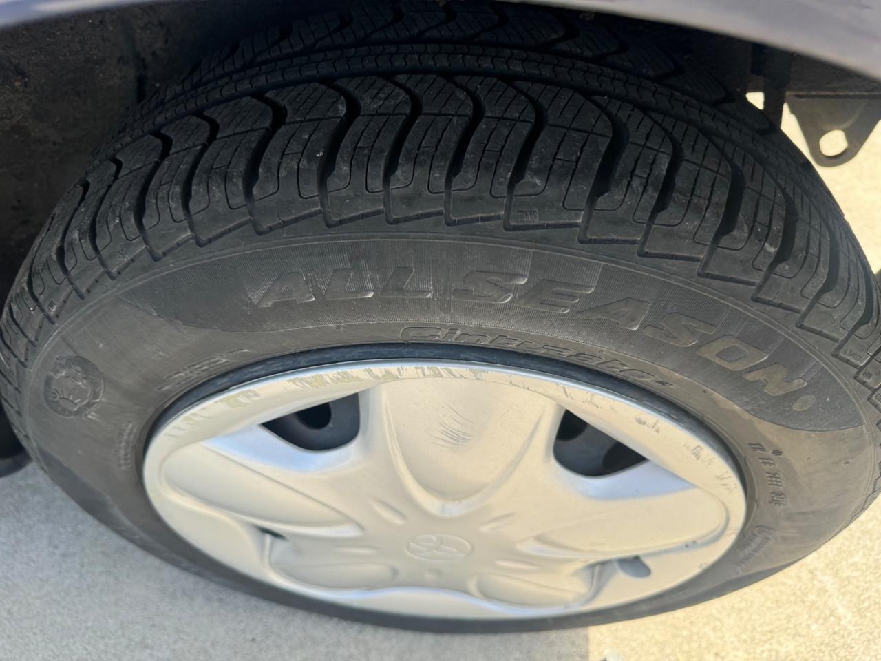 Toyota Yaris 1.0i 16V cat 5 porte Sol