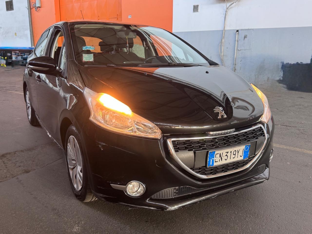 Peugeot 208 1.4 HDi 68 CV 5 porte Allure