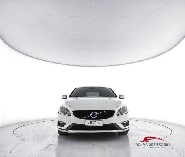 VOLVO V60 D3 Geartronic R-Design Momentum - PER OPERATORI DE