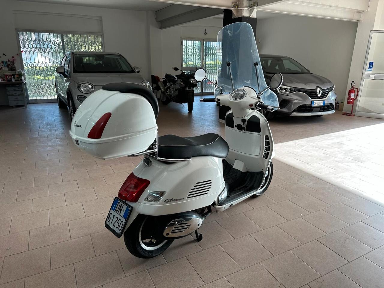 Piaggio Vespa 125 GTS SUPER