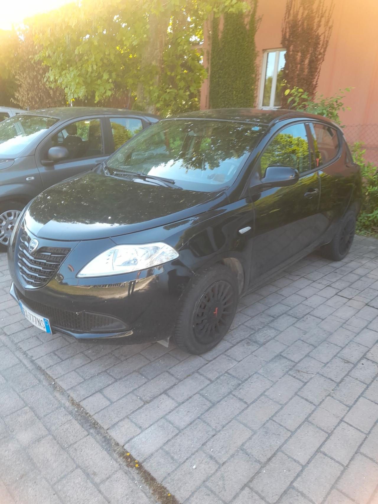 Lancia Ypsilon 0.9 TwinAir 85 CV Metano