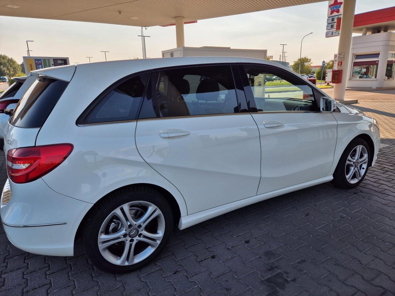Mercedes-benz B 180 d Premium