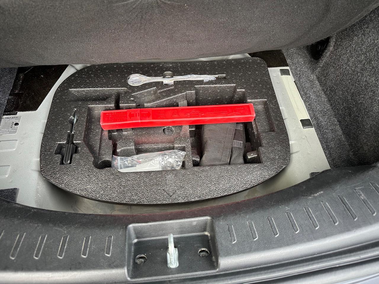 Lancia Ypsilon 1.0 FireFly 5 porte S&S Hybrid Ecochic Silver