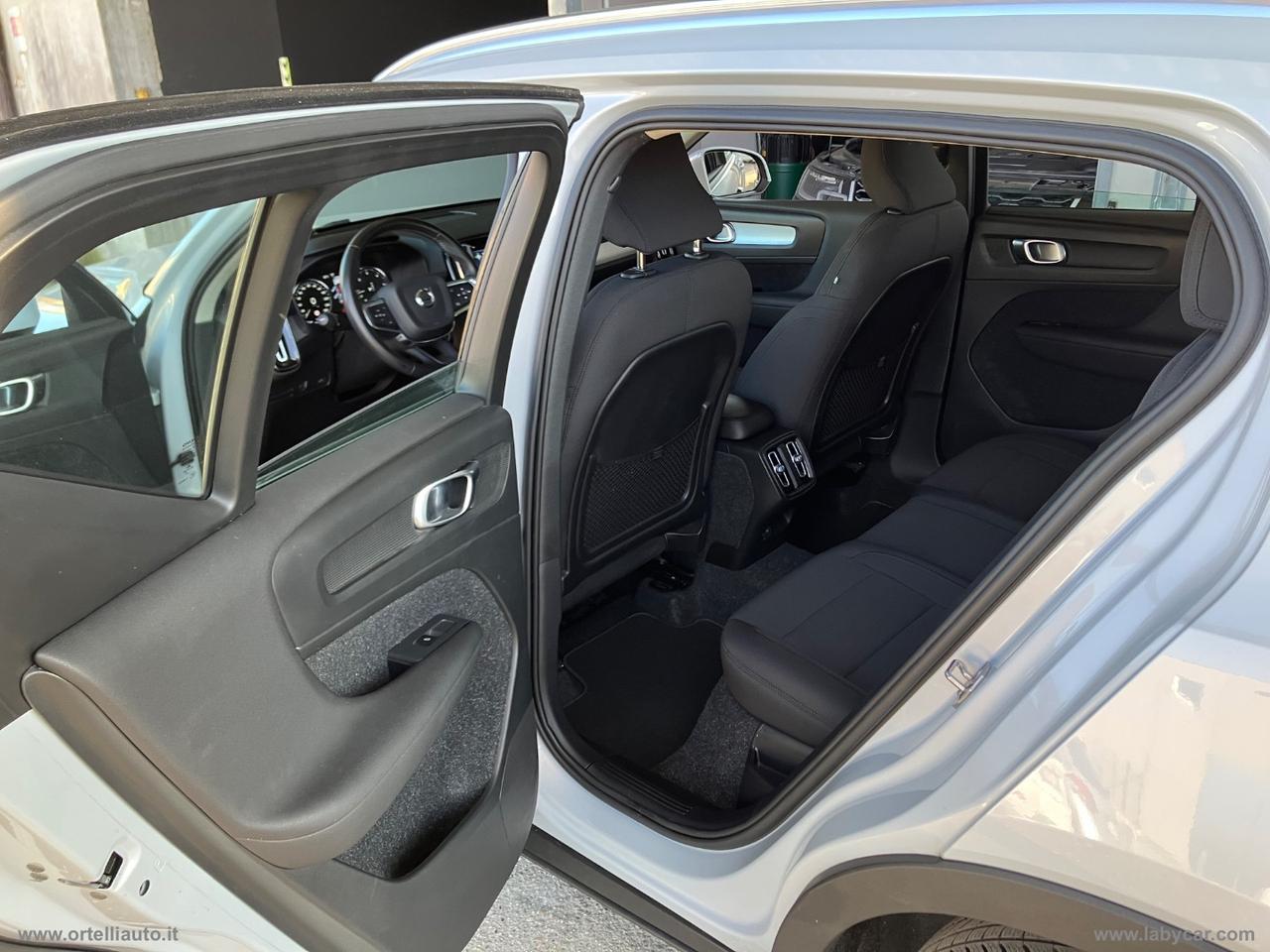 VOLVO XC40 D3 AWD Geartronic Momentum Pro IVA DEDUCIBILE